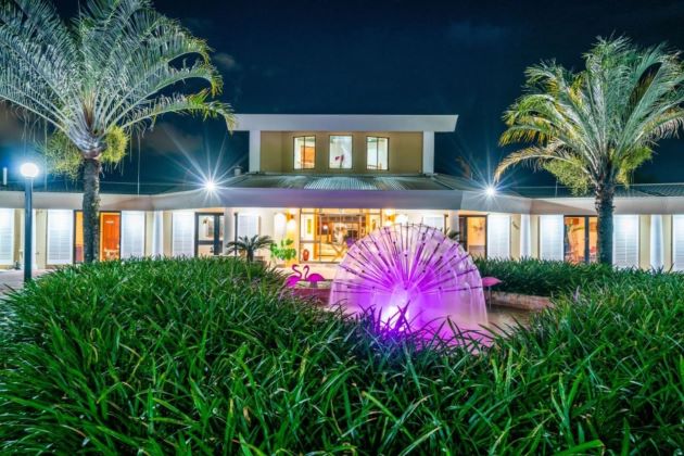 Cold buyers hunting hot holiday homes with pink fountain
